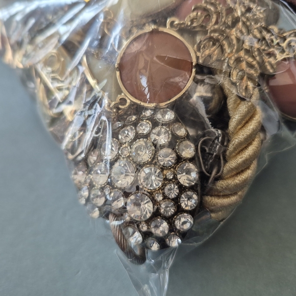 Mystery Craft Jellery Bag E - Picture 2 of 13